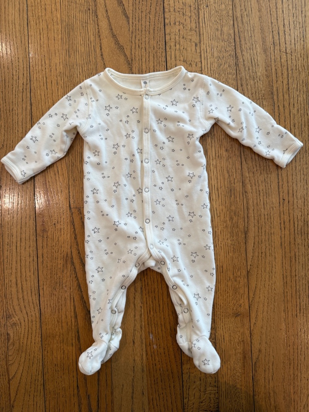 Quincy Mae 3-6 months Baby Star Print Footed One-Piece - Cream with Grey Stars